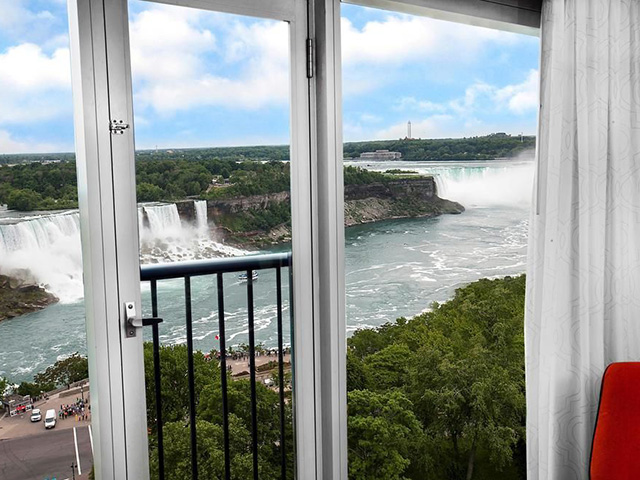 シェラトン オンザフォールズ Sheraton On The Falls Hotel